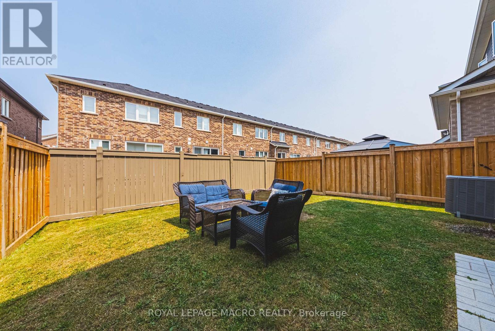 Photo 16 of 728 Kennedy Circle W, Milton ON