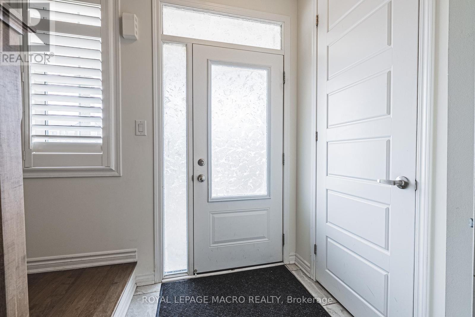 Photo 18 of 728 Kennedy Circle W, Milton ON