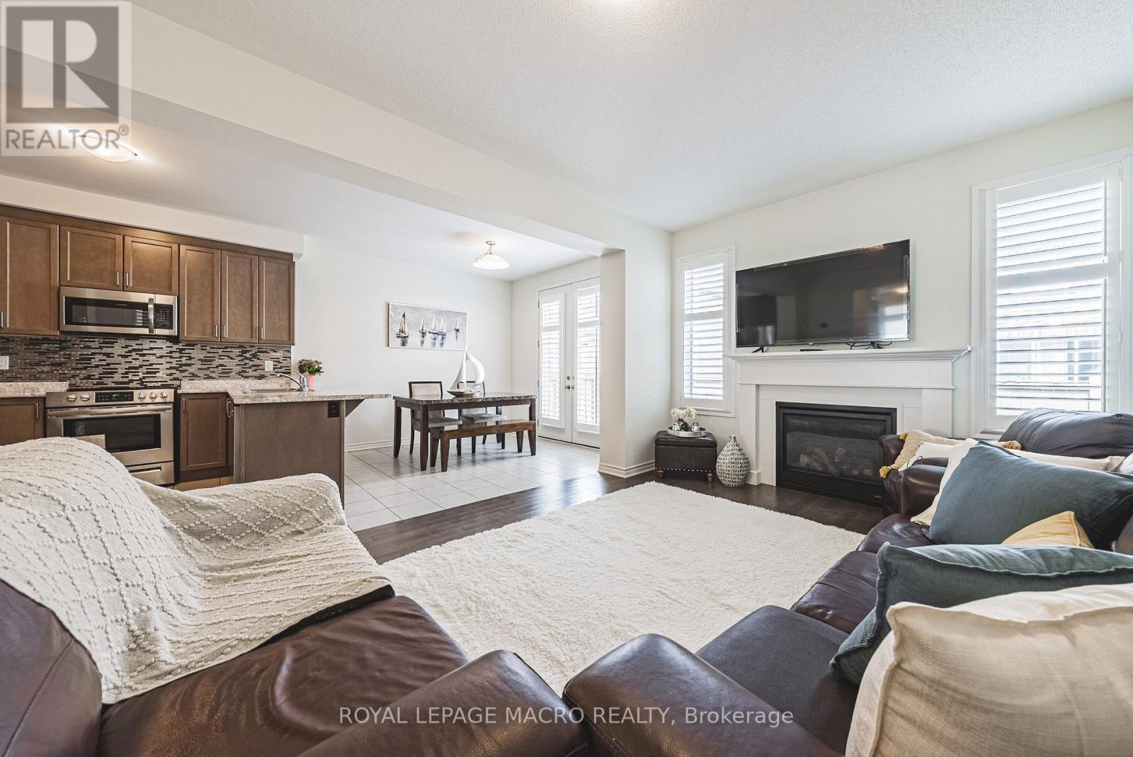 Photo 7 of 728 Kennedy Circle W, Milton ON