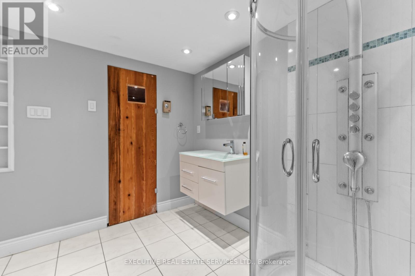 Photo 9 of 1342 Roylen Road, Oakville ON