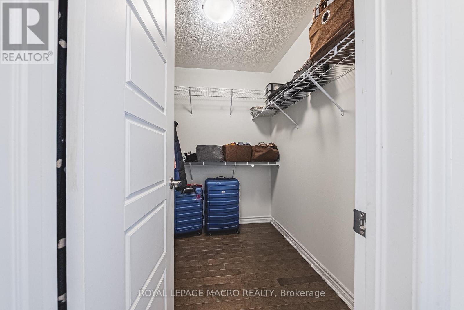 Photo 37 of 728 Kennedy Circle W, Milton ON