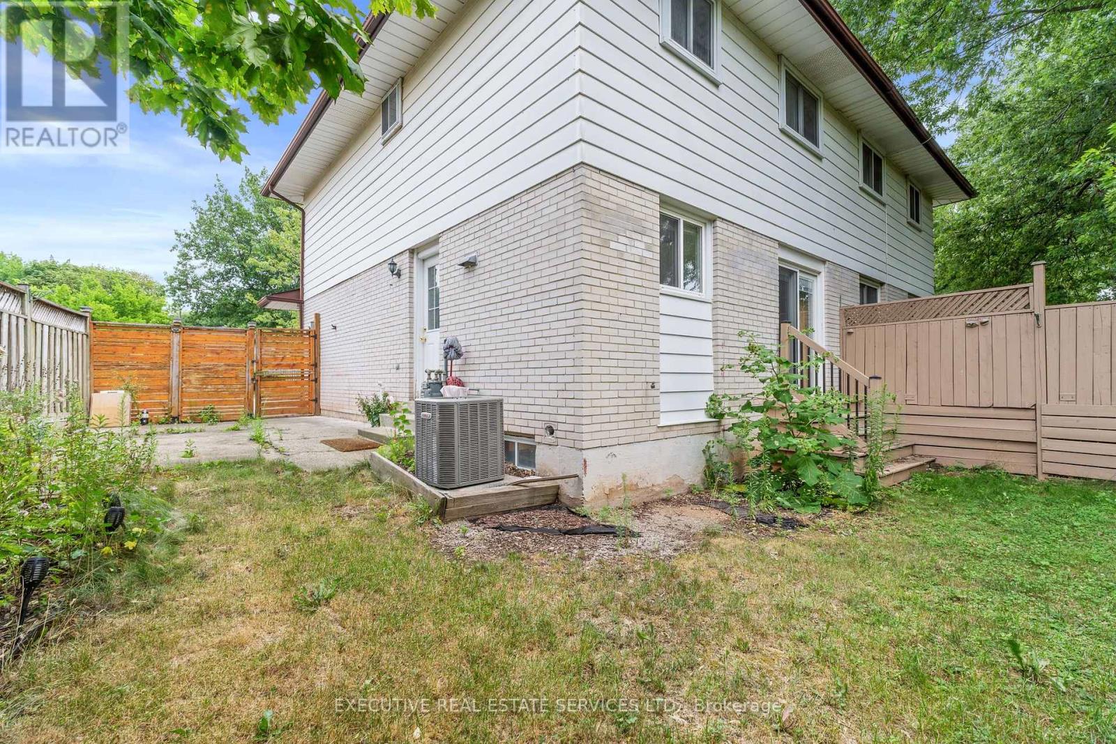 Photo 2 of 1342 Roylen Road, Oakville ON