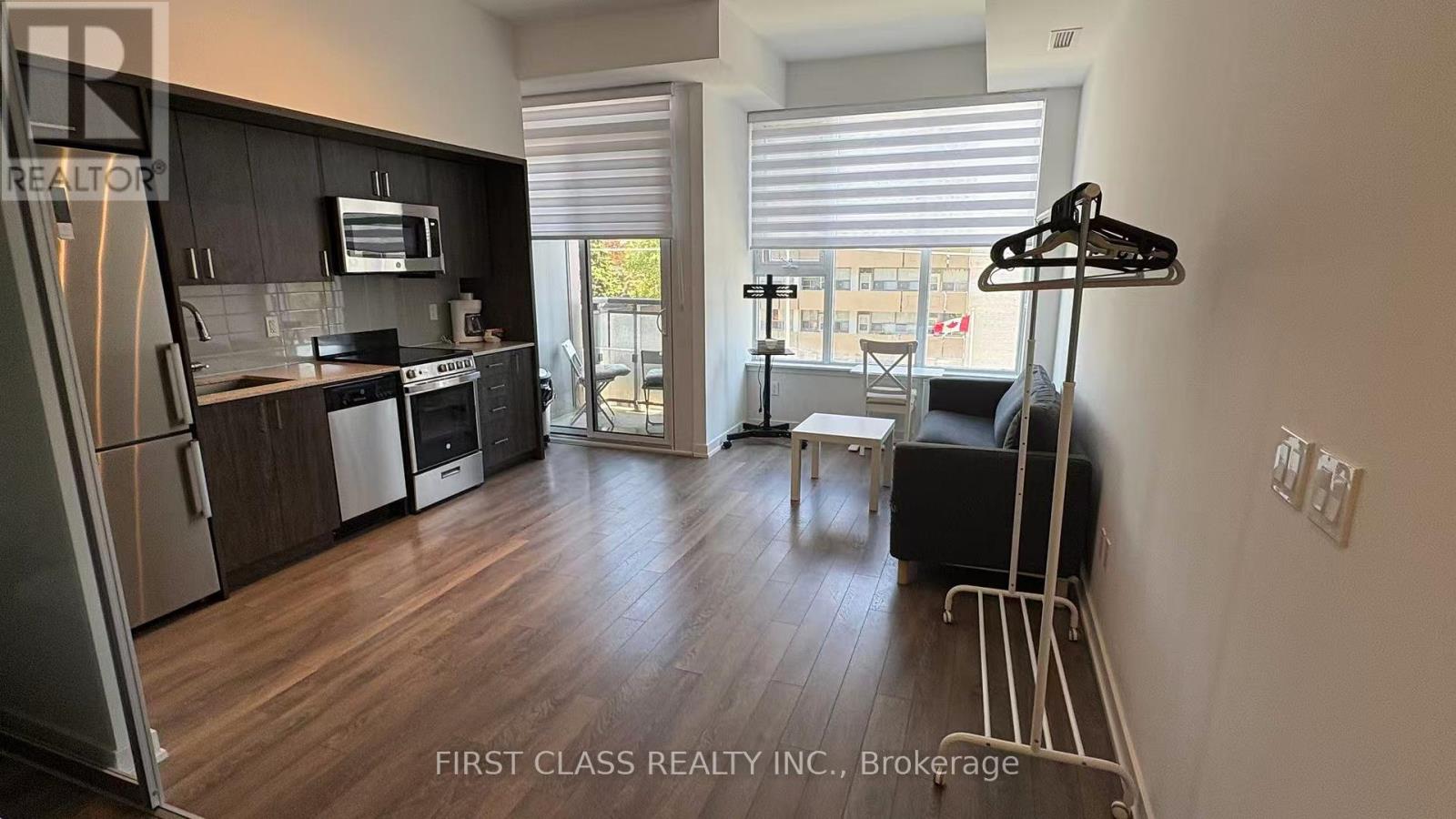 Photo 4 of 403 1 Cardiff Road, Toronto ON