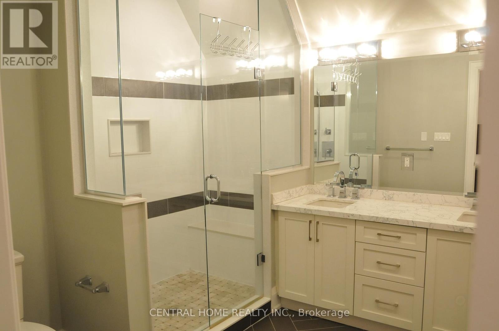 Photo 4 of 161 Florence Avenue, Toronto ON