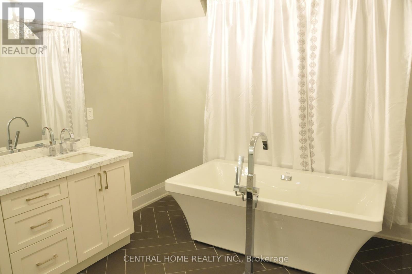 Photo 15 of 161 Florence Avenue, Toronto ON