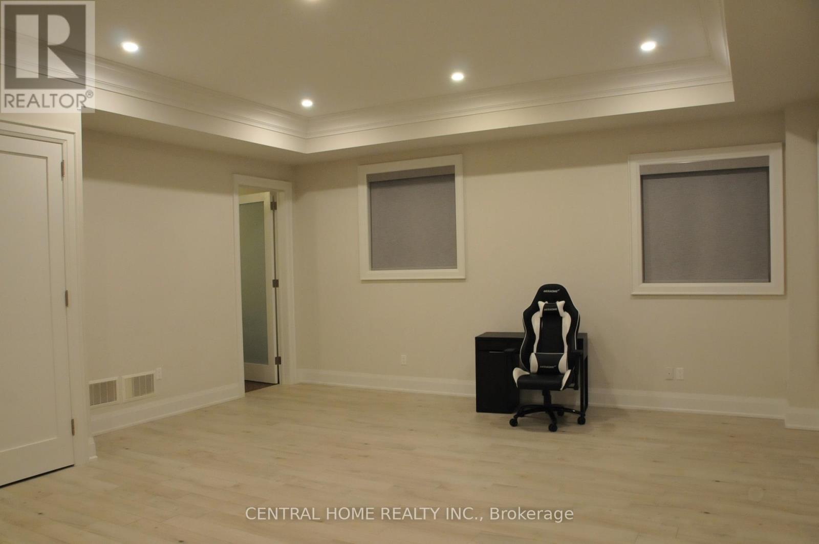 Photo 8 of 161 Florence Avenue, Toronto ON