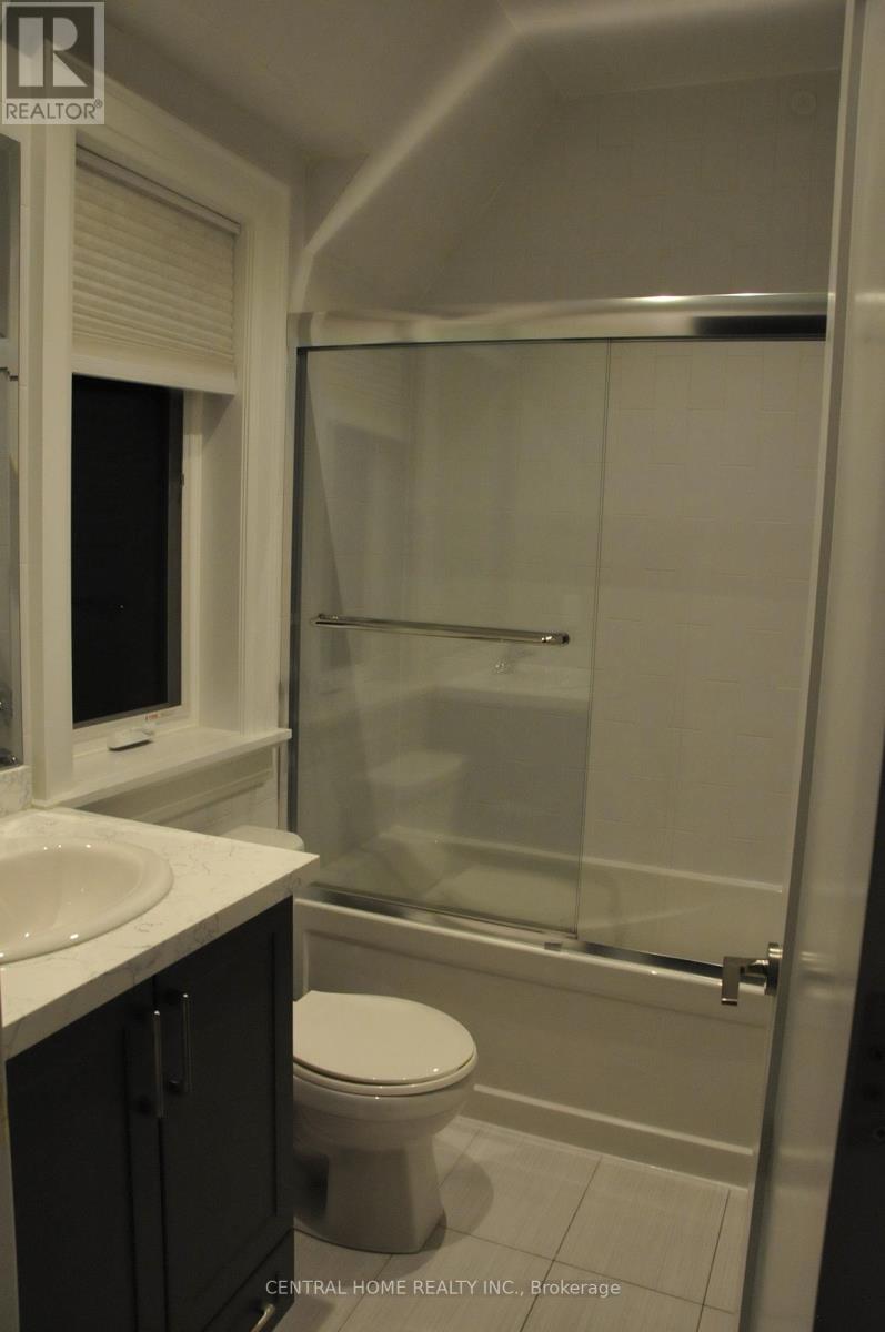 Photo 17 of 161 Florence Avenue, Toronto ON
