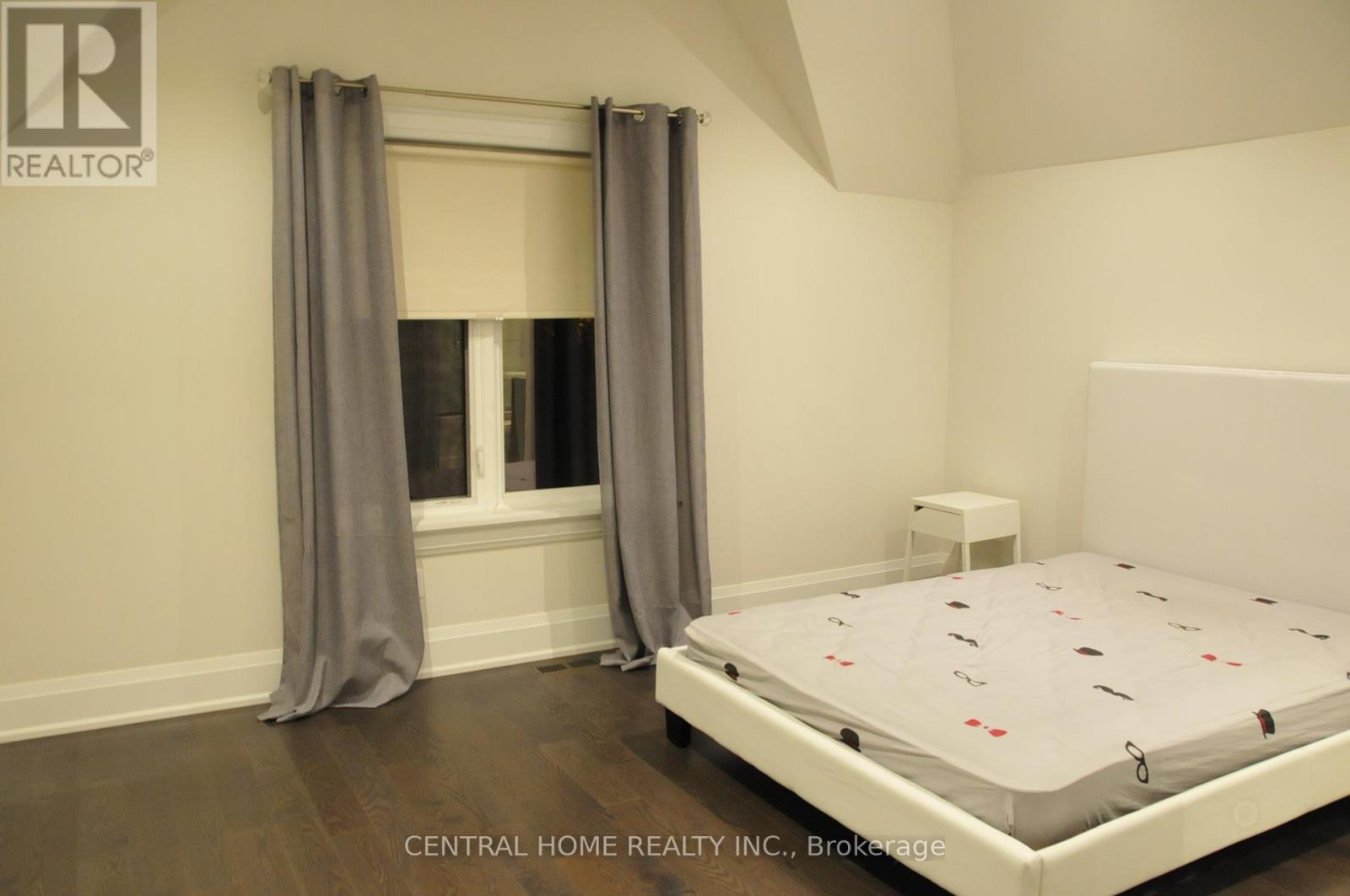 Photo 3 of 161 Florence Avenue, Toronto ON