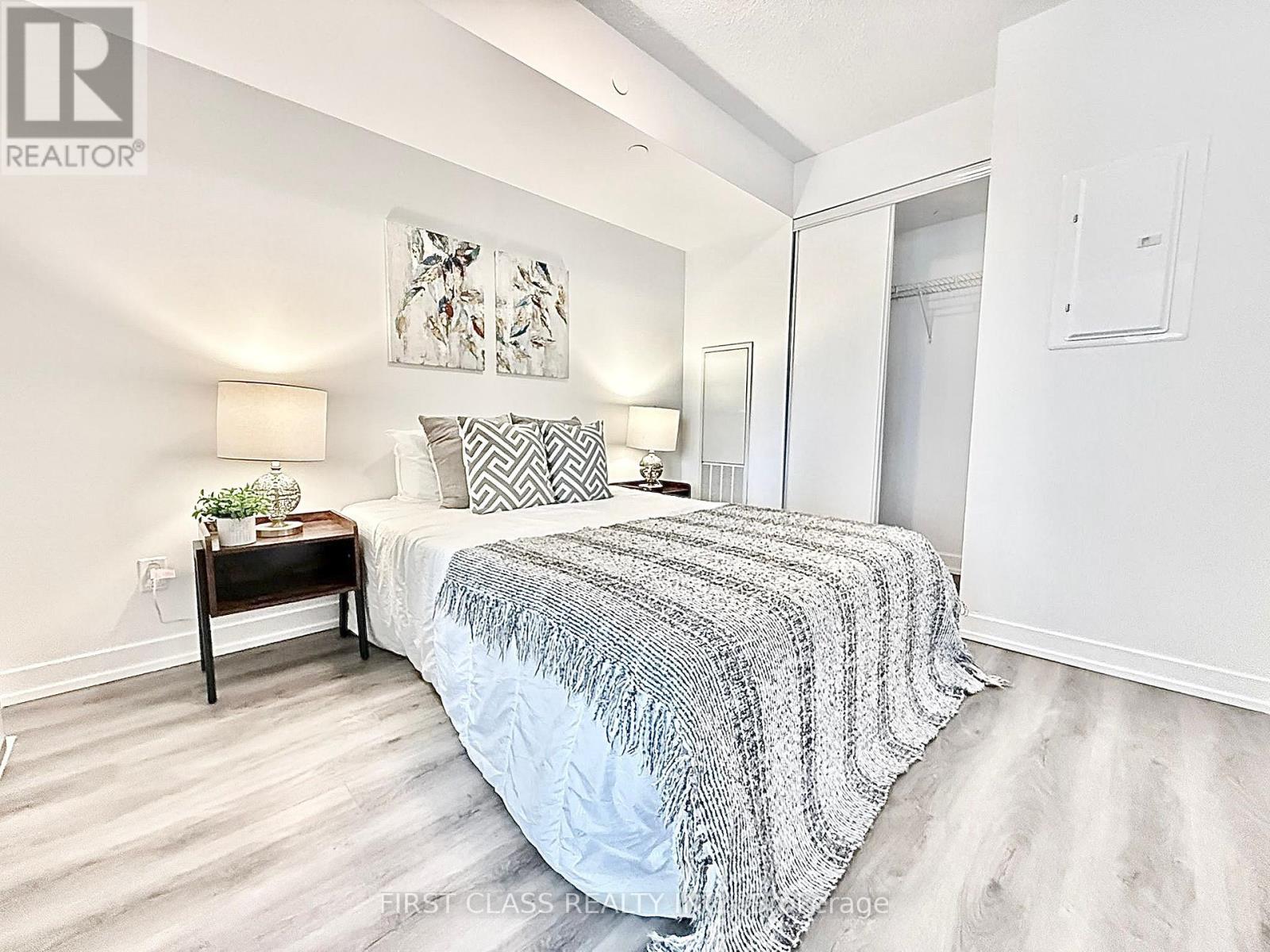Photo 3 of 1413 87 Peter Street, Toronto ON