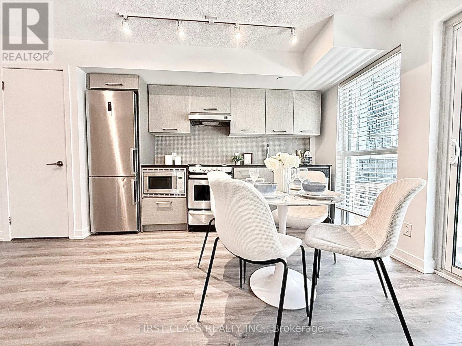 Photo 5 of 1413 87 Peter Street, Toronto ON
