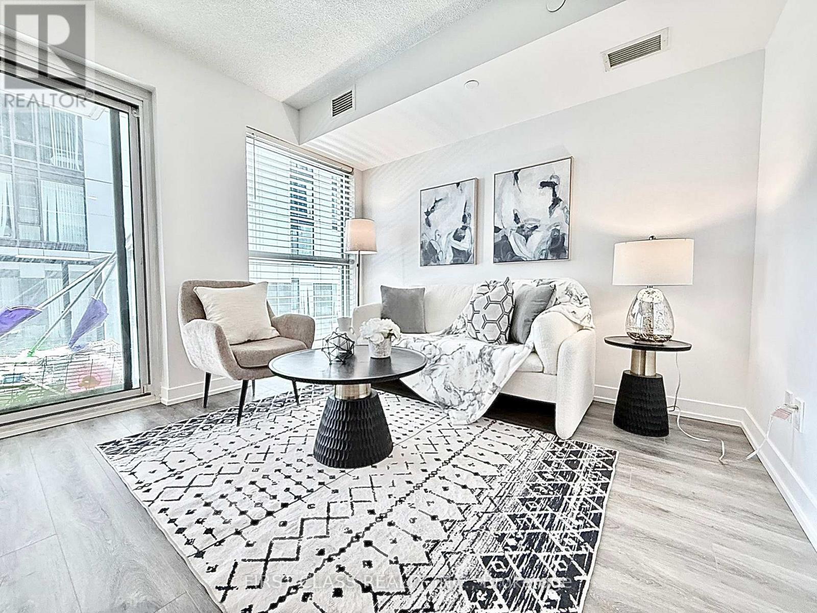 Photo 4 of 1413 87 Peter Street, Toronto ON