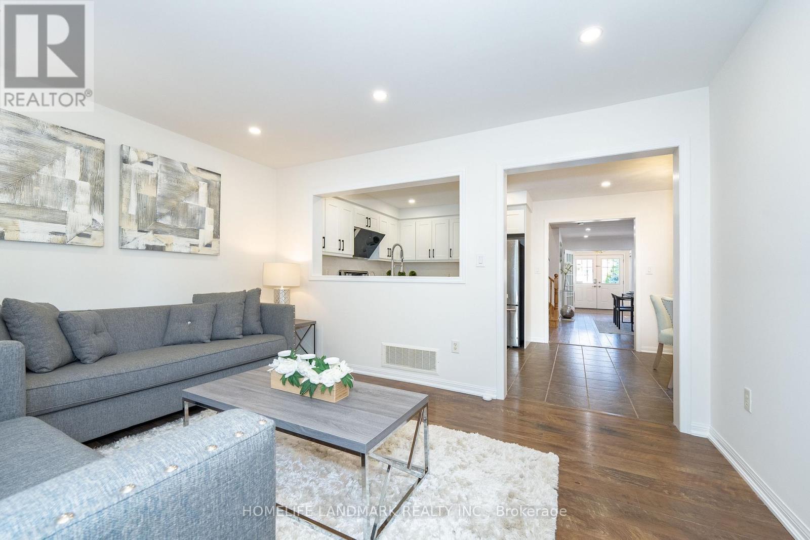Photo 4 of 139 Dougherty Crescent, Whitchurchstouffville ON