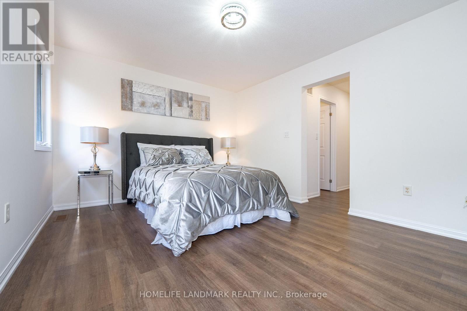Photo 2 of 139 Dougherty Crescent, Whitchurchstouffville ON