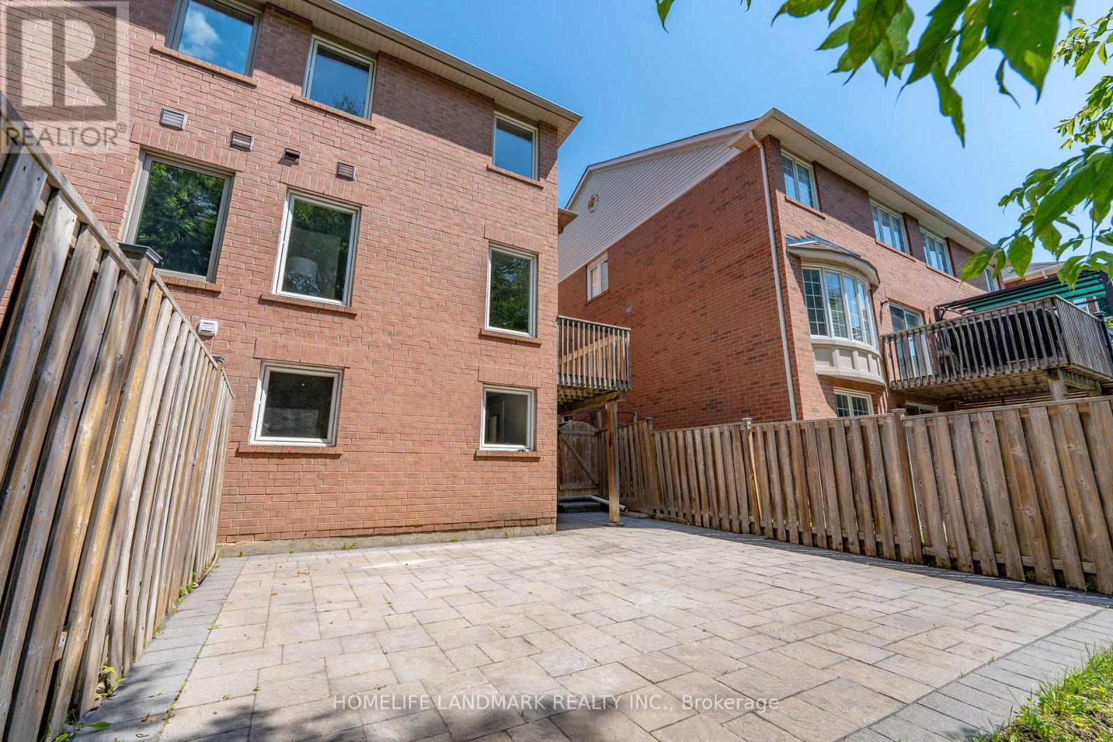 Photo 20 of 139 Dougherty Crescent, Whitchurchstouffville ON
