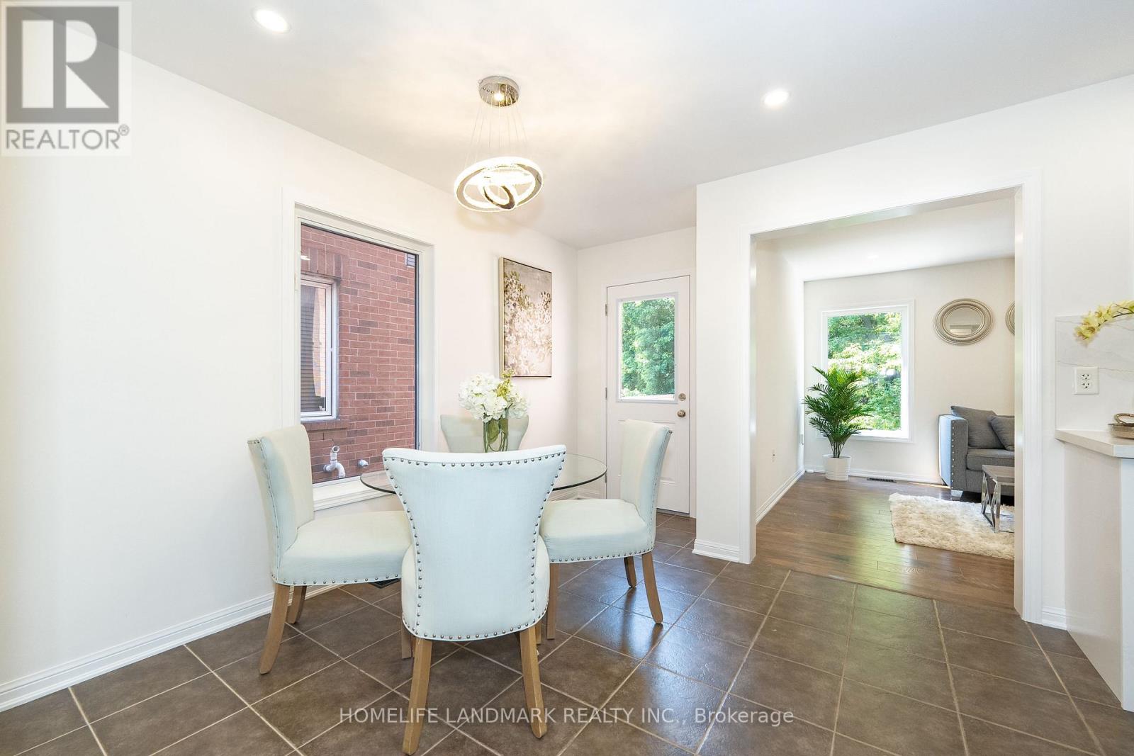 Photo 25 of 139 Dougherty Crescent, Whitchurchstouffville ON