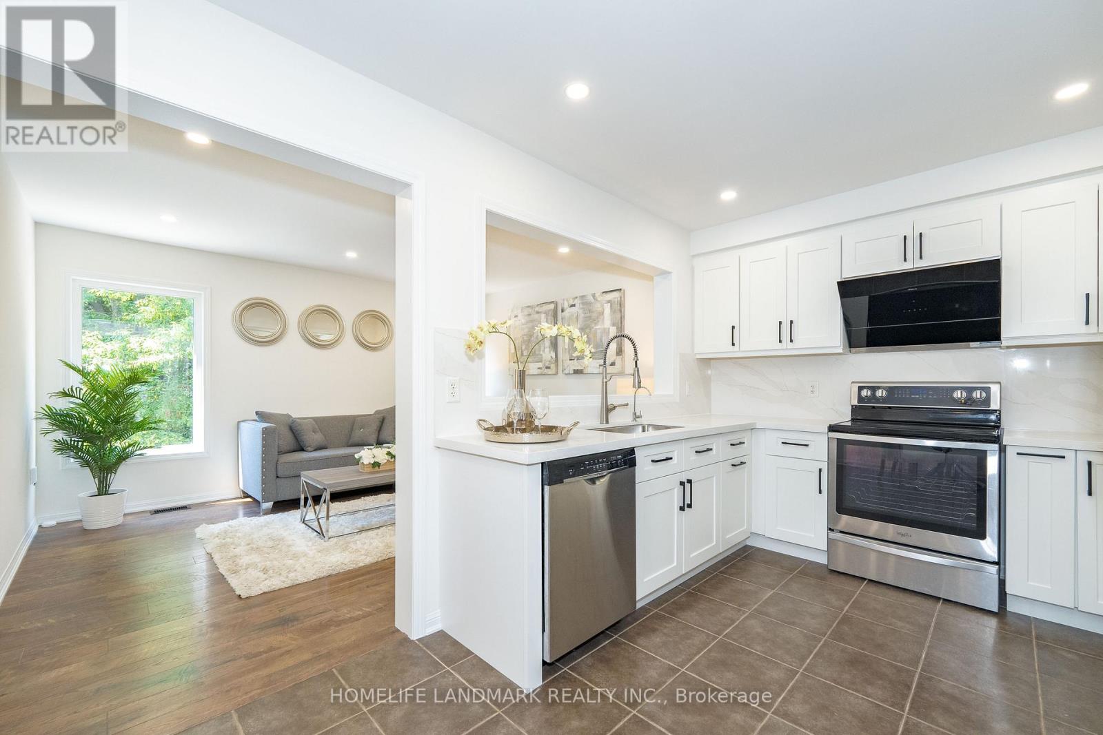 Photo 13 of 139 Dougherty Crescent, Whitchurchstouffville ON