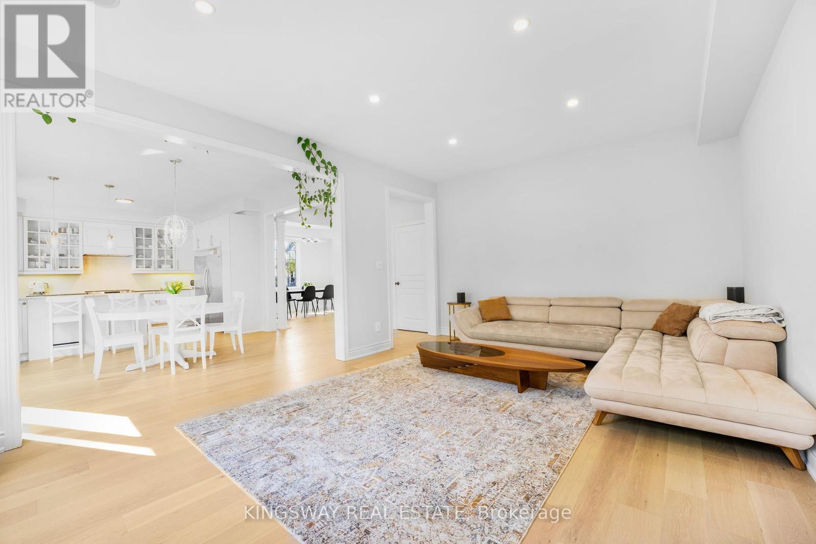 Photo 9 of 61 Milligan Street, Bradford West Gwillimbury ON