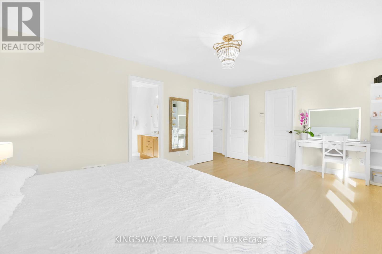 Photo 5 of 61 Milligan Street, Bradford West Gwillimbury ON