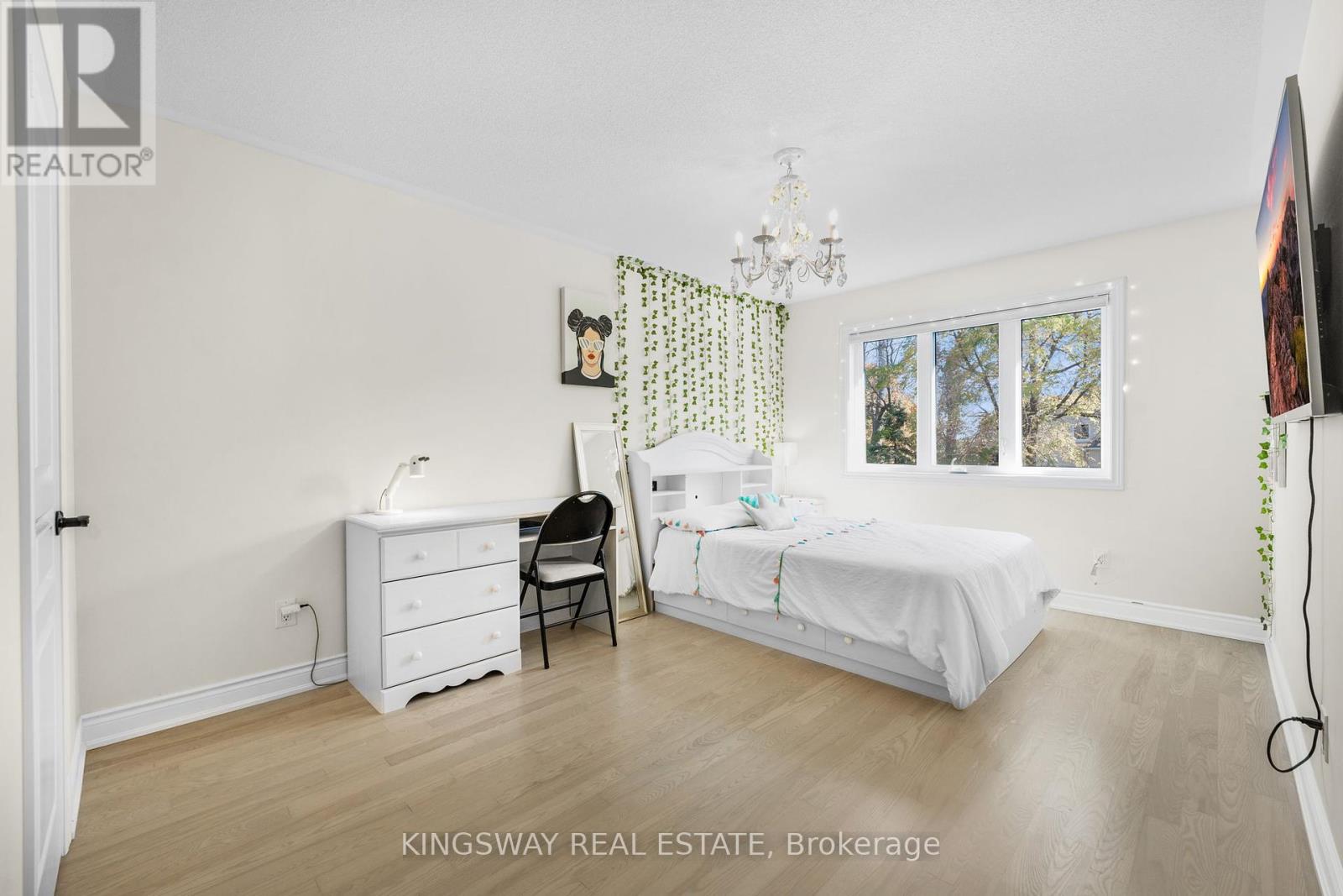 Photo 6 of 61 Milligan Street, Bradford West Gwillimbury ON