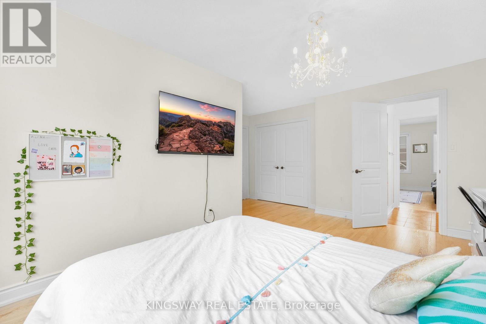 Photo 18 of 61 Milligan Street, Bradford West Gwillimbury ON