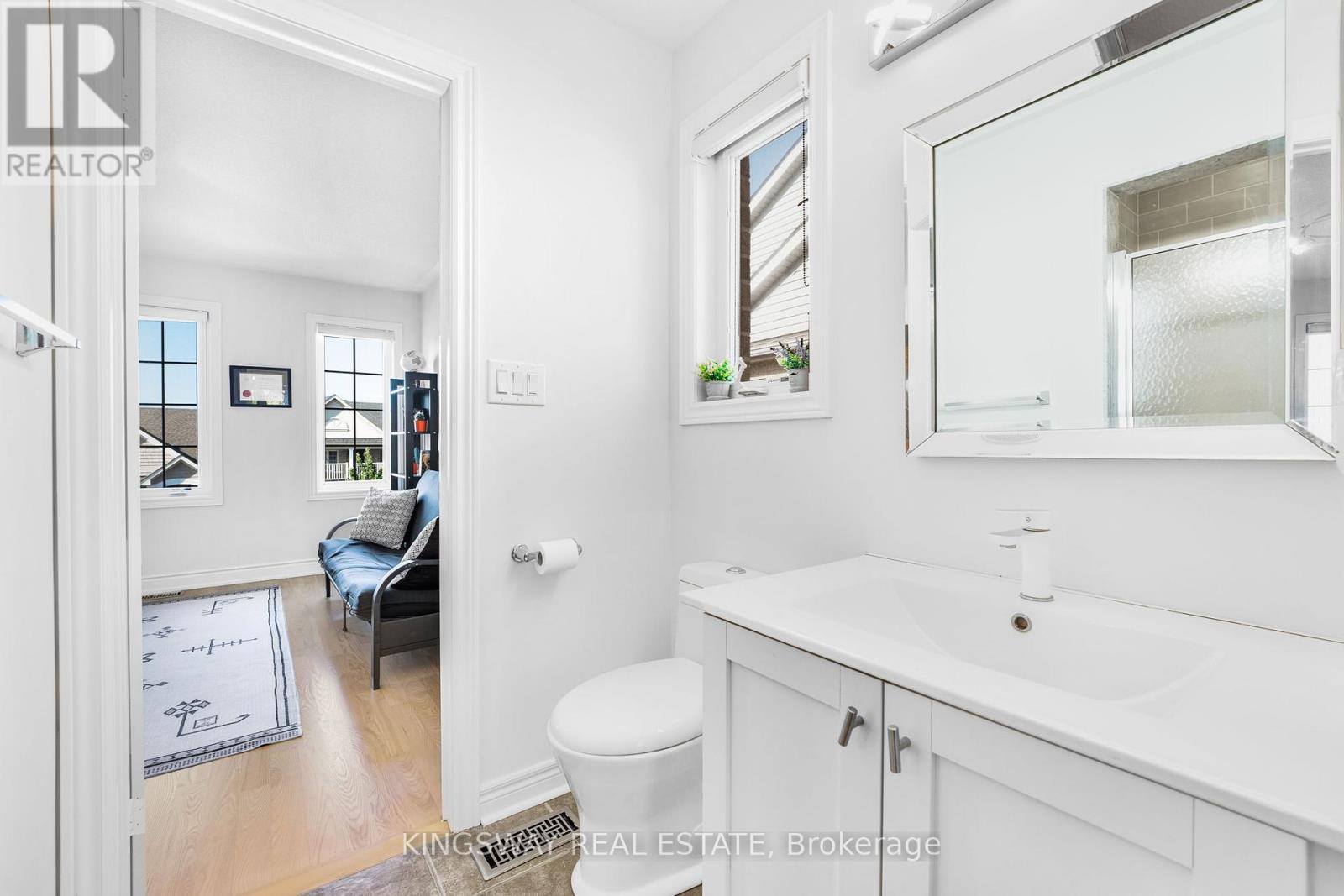 Photo 3 of 61 Milligan Street, Bradford West Gwillimbury ON