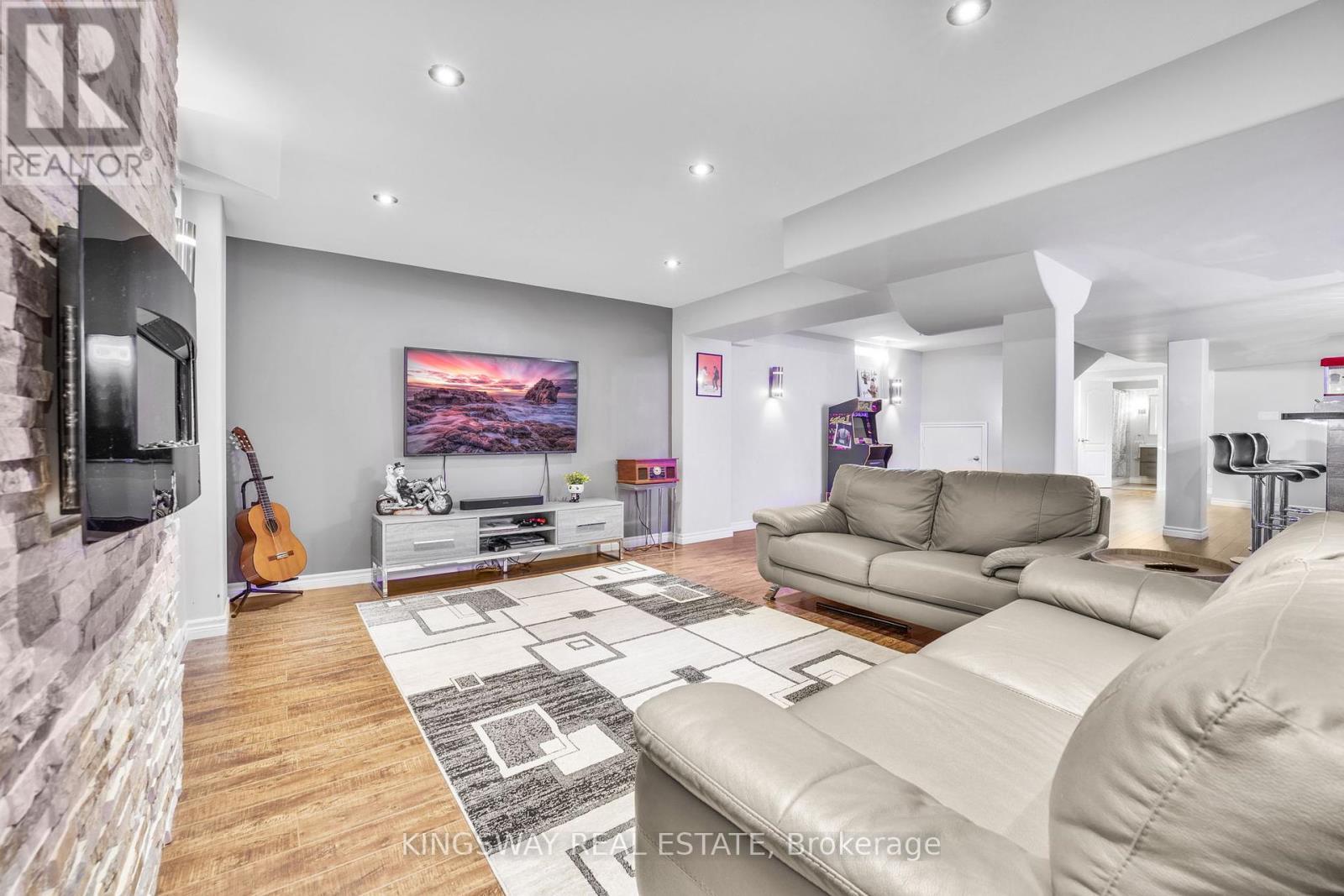 Photo 39 of 61 Milligan Street, Bradford West Gwillimbury ON