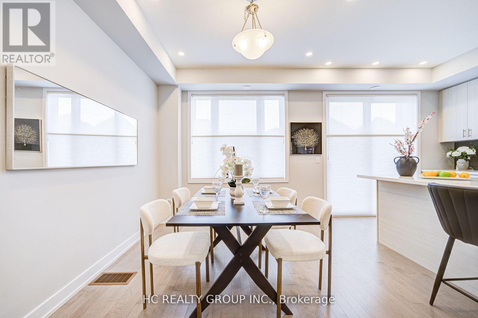 Photo 11 of 19 Guardhouse Crescent, Markham ON