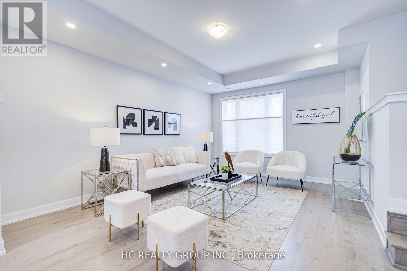 Photo 7 of 19 Guardhouse Crescent, Markham ON