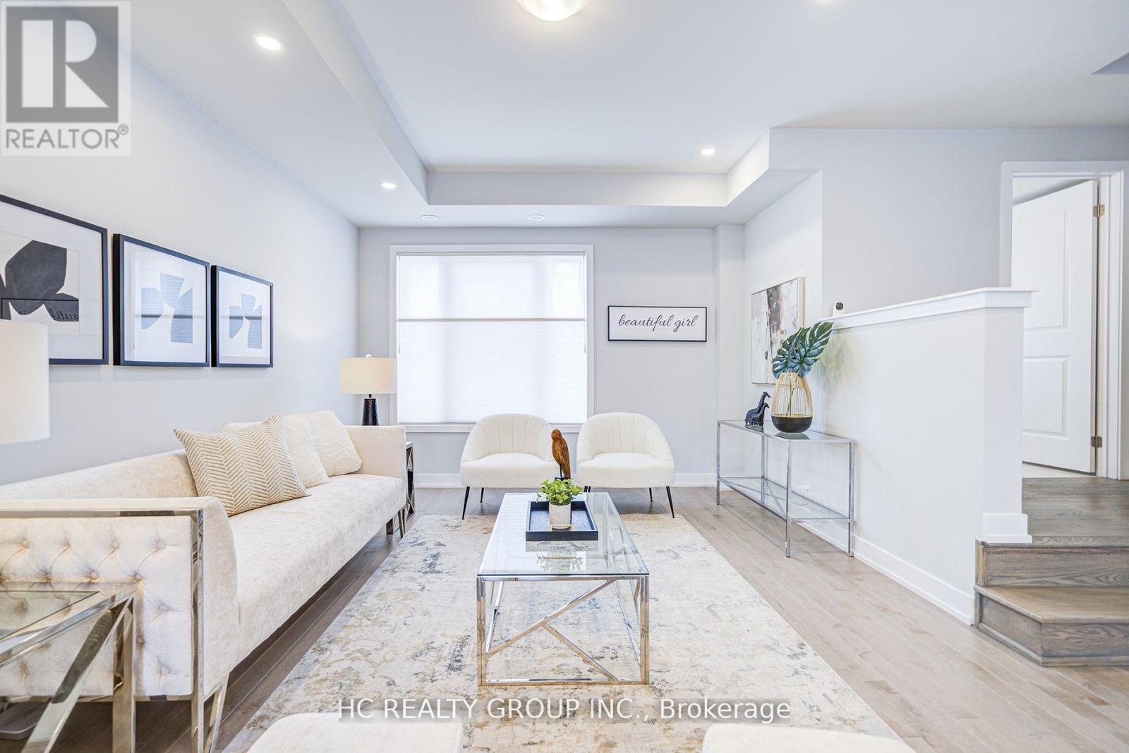 Photo 9 of 19 Guardhouse Crescent, Markham ON