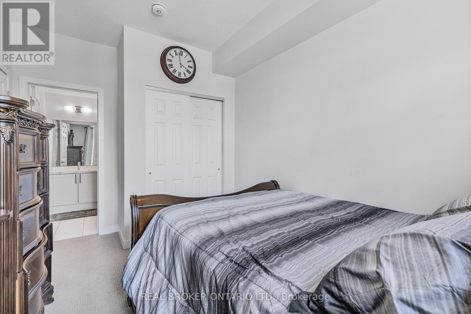 Photo 2 of 21 630 Rogers Road, Toronto ON