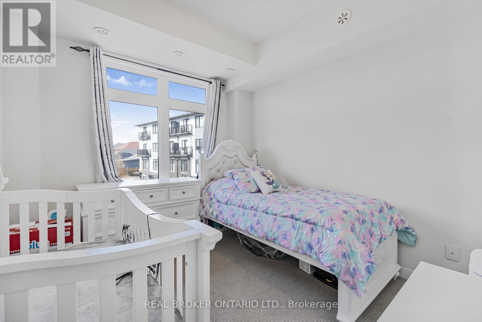 Photo 5 of 21 630 Rogers Road, Toronto ON