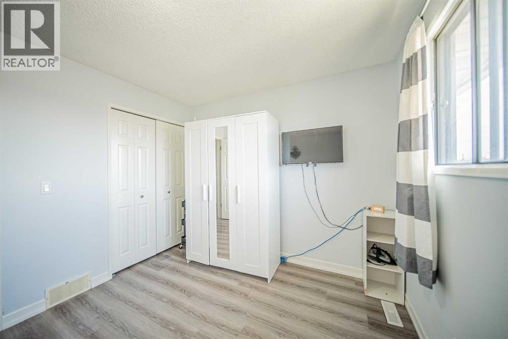 Single Family House for Sale in  Templeby Way NE Temple Calgary 