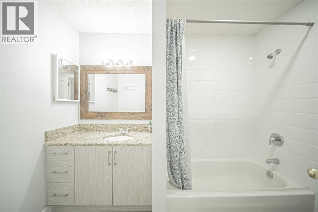 Single Family House for Sale in  Templeby Way NE Temple Calgary 