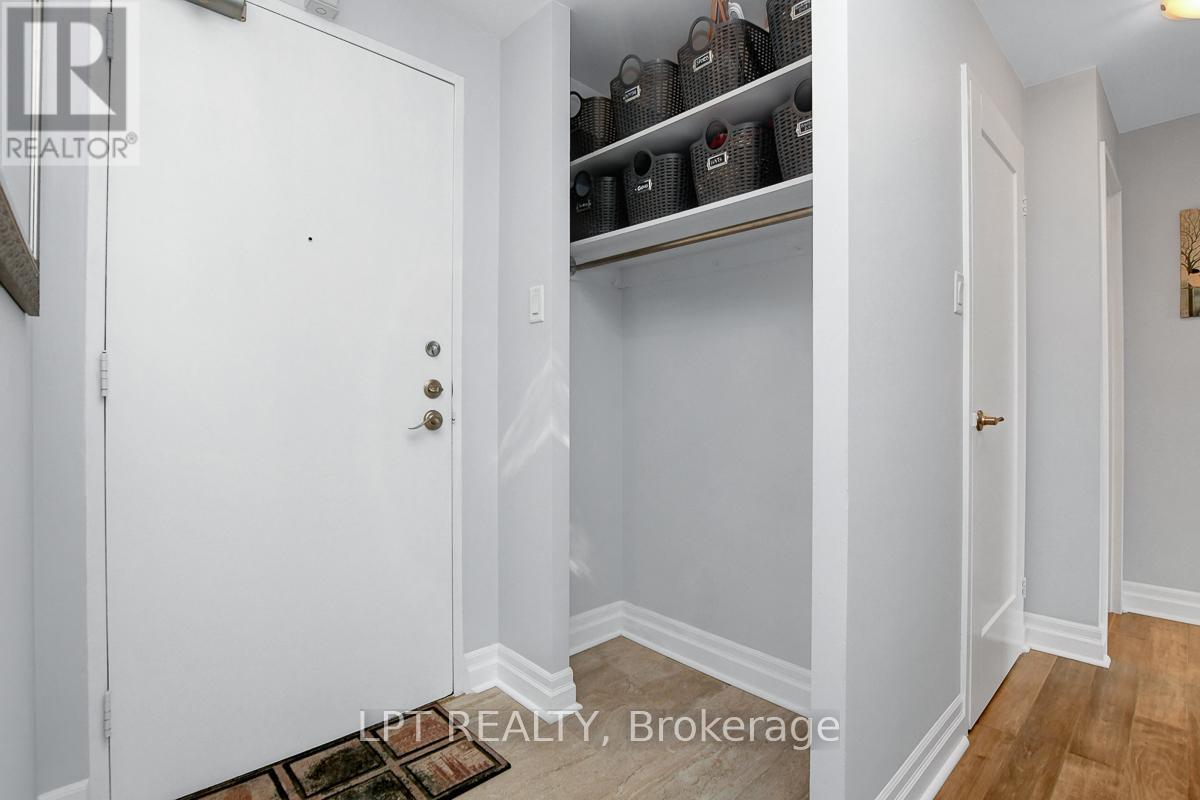 Photo 15 of 807 1100 Ambleside Drive, Ottawa ON
