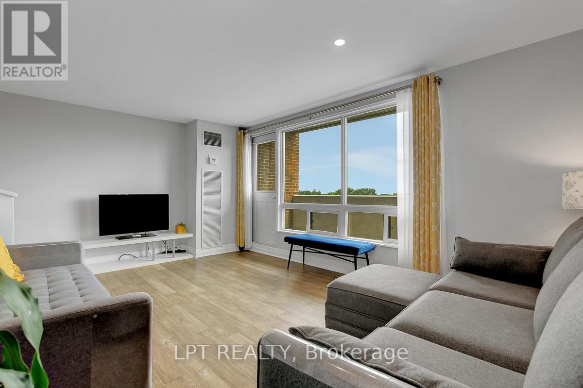 Photo 13 of 807 1100 Ambleside Drive, Ottawa ON
