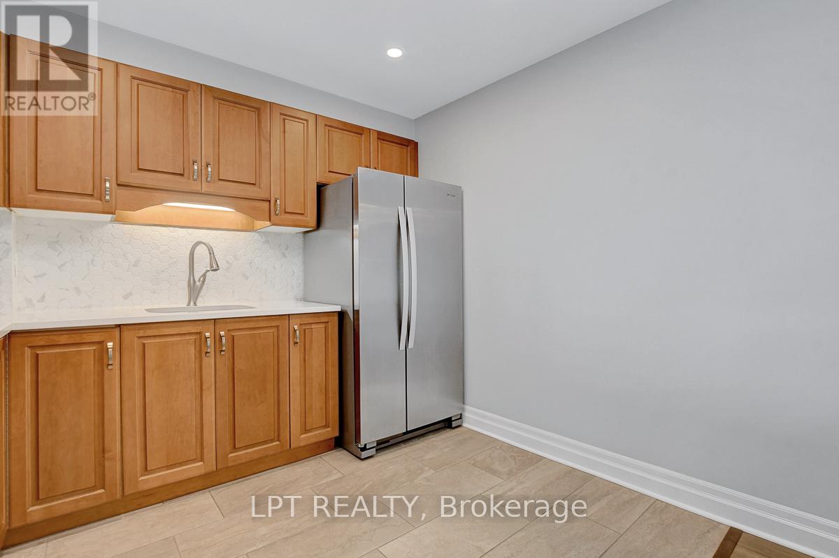 Photo 3 of 807 1100 Ambleside Drive, Ottawa ON