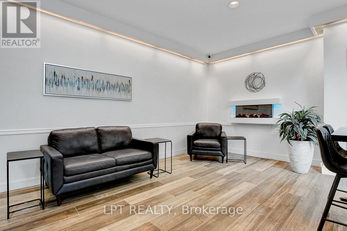Photo 5 of 807 1100 Ambleside Drive, Ottawa ON