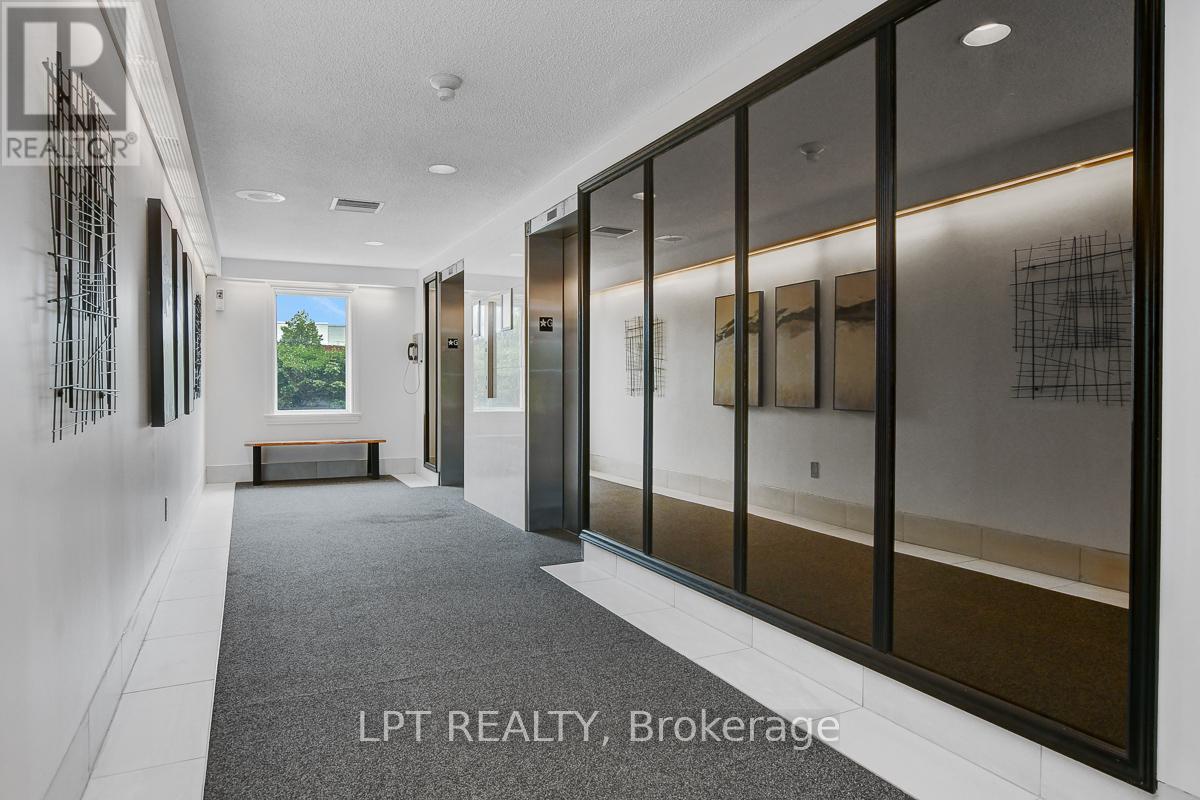 Photo 18 of 807 1100 Ambleside Drive, Ottawa ON