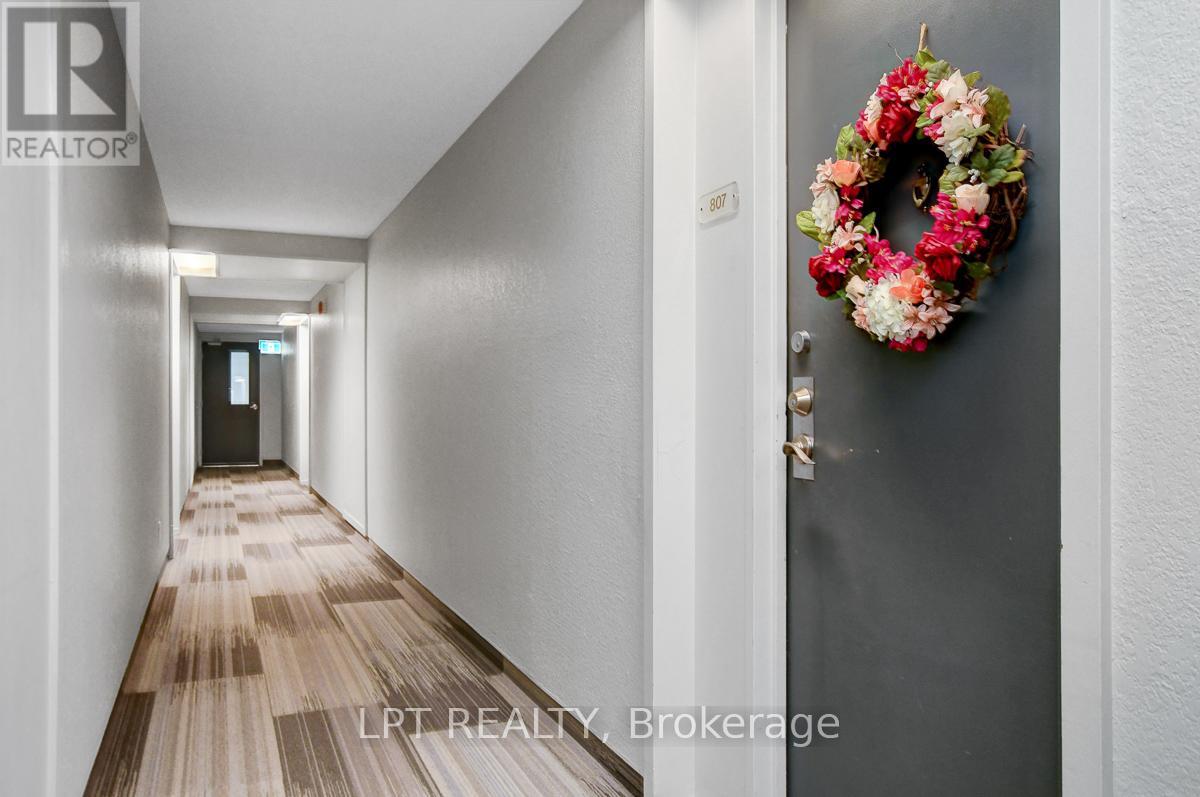 Photo 23 of 807 1100 Ambleside Drive, Ottawa ON