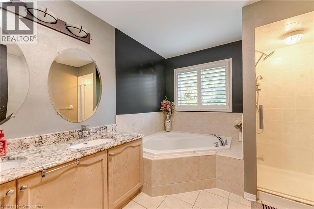 Photo 36 of 17 Webb Avenue, Brantford ON