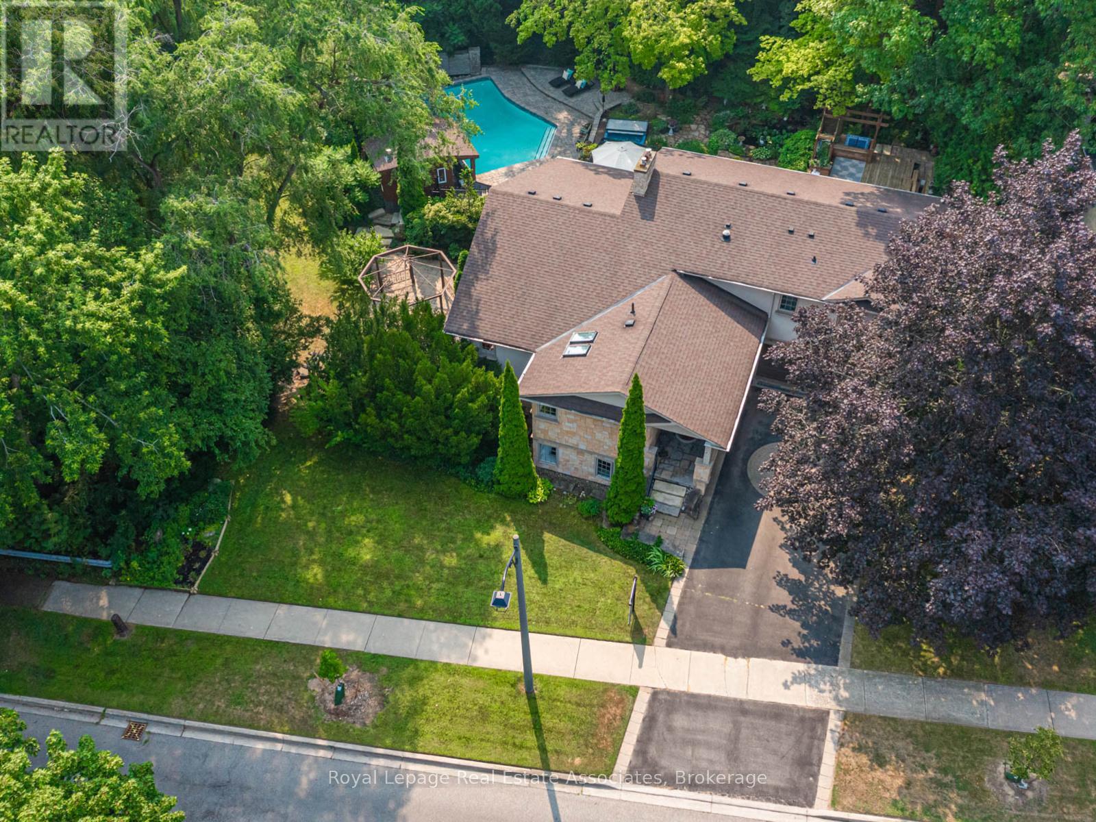 Photo 1 of 1046 Springhill Drive, Mississauga ON