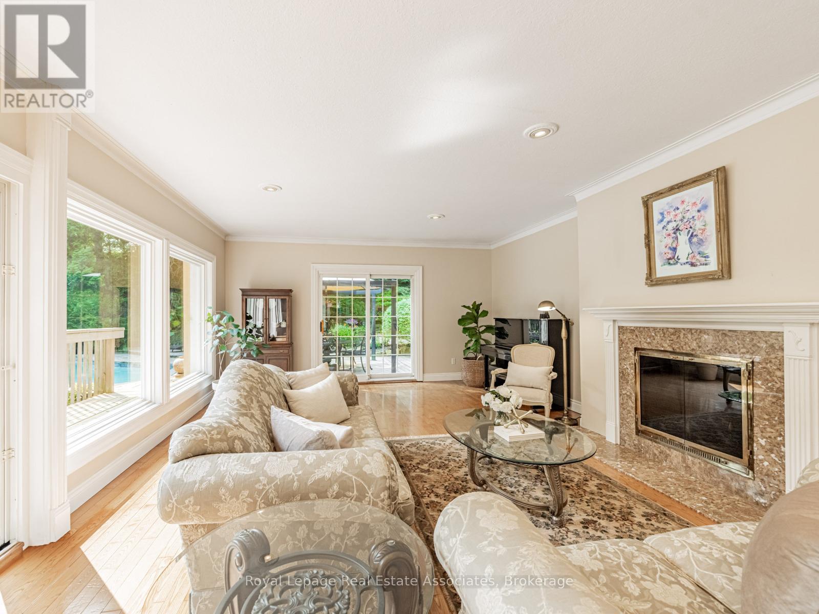 Photo 14 of 1046 Springhill Drive, Mississauga ON