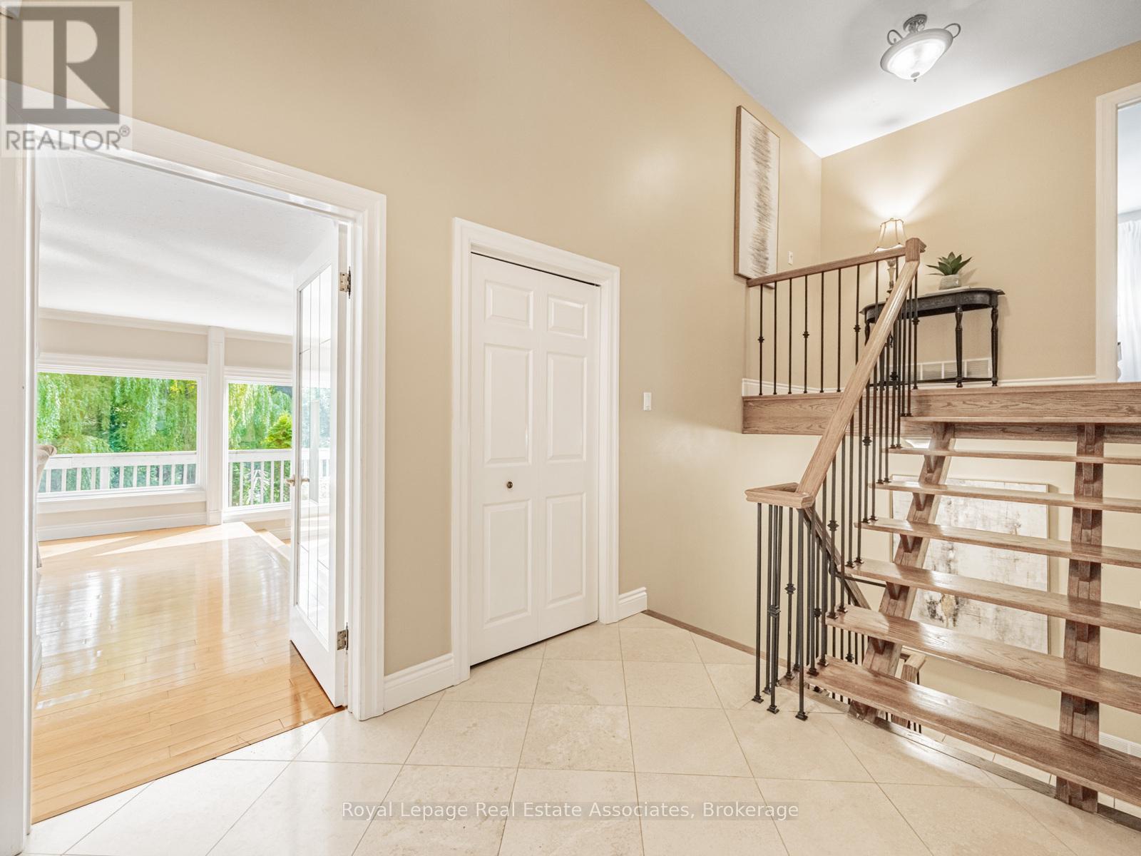 Photo 15 of 1046 Springhill Drive, Mississauga ON