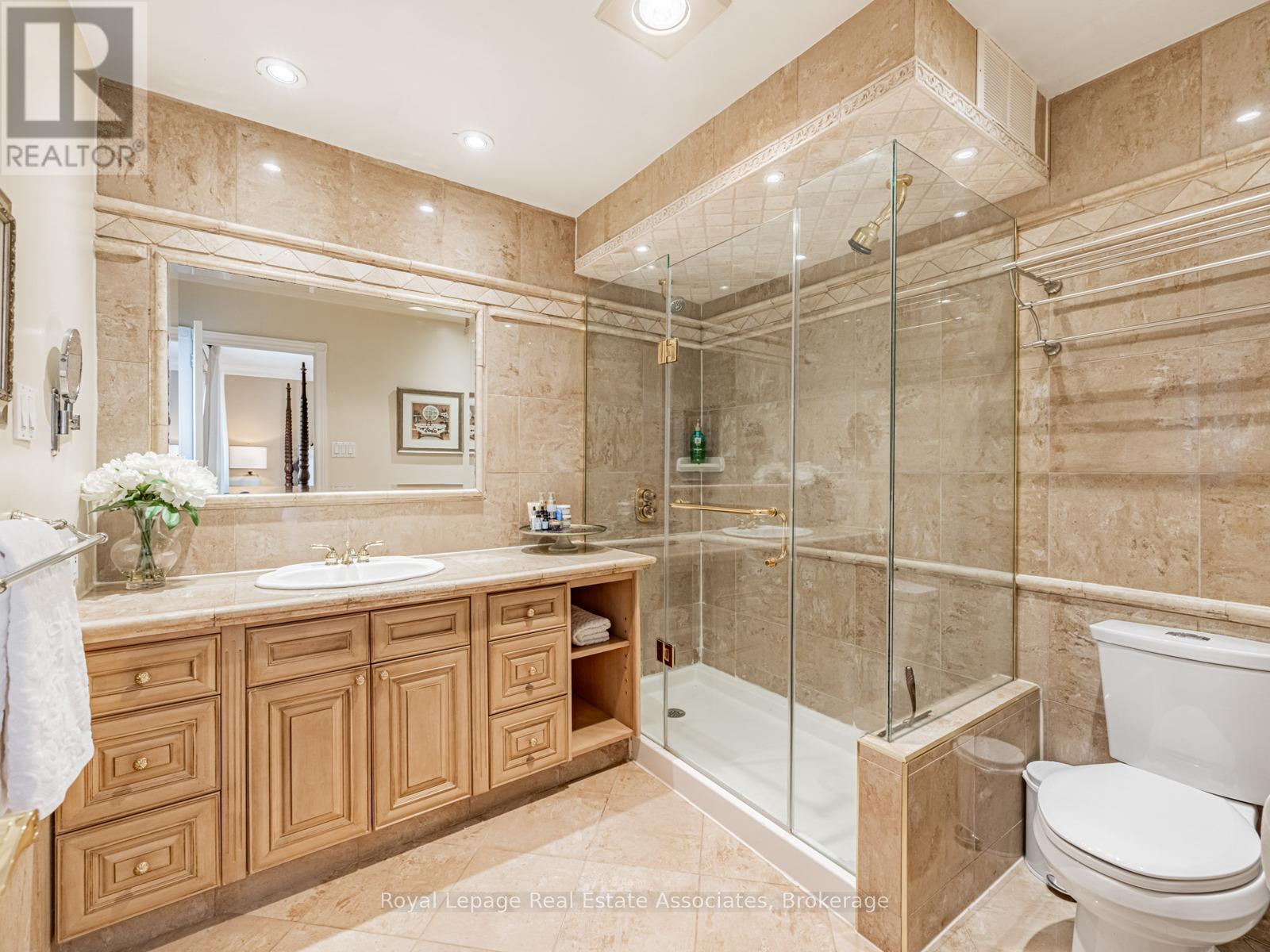 Photo 20 of 1046 Springhill Drive, Mississauga ON