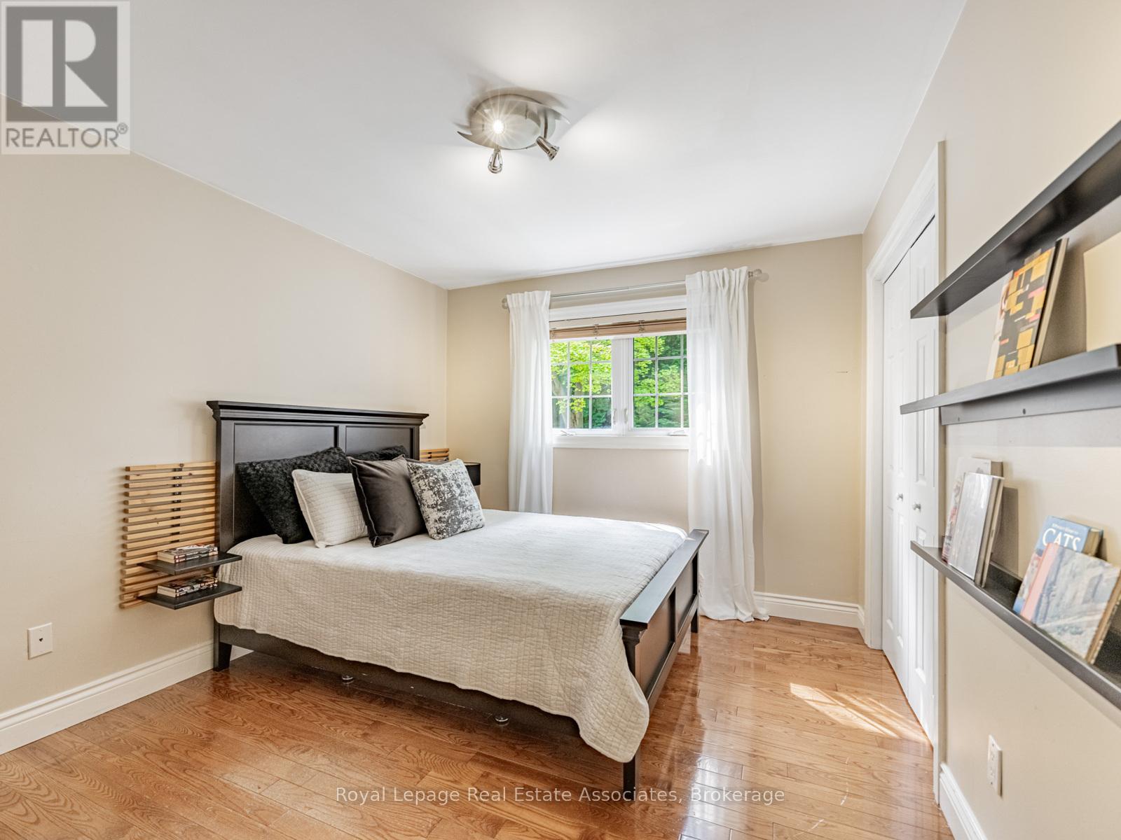 Photo 21 of 1046 Springhill Drive, Mississauga ON