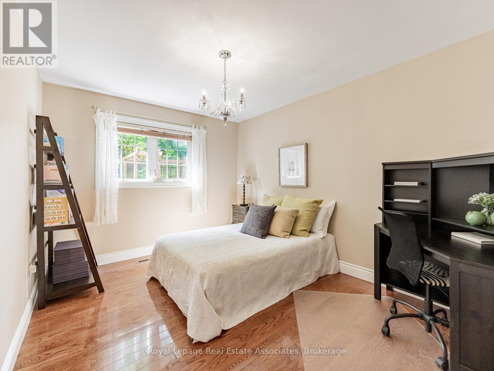 Photo 22 of 1046 Springhill Drive, Mississauga ON