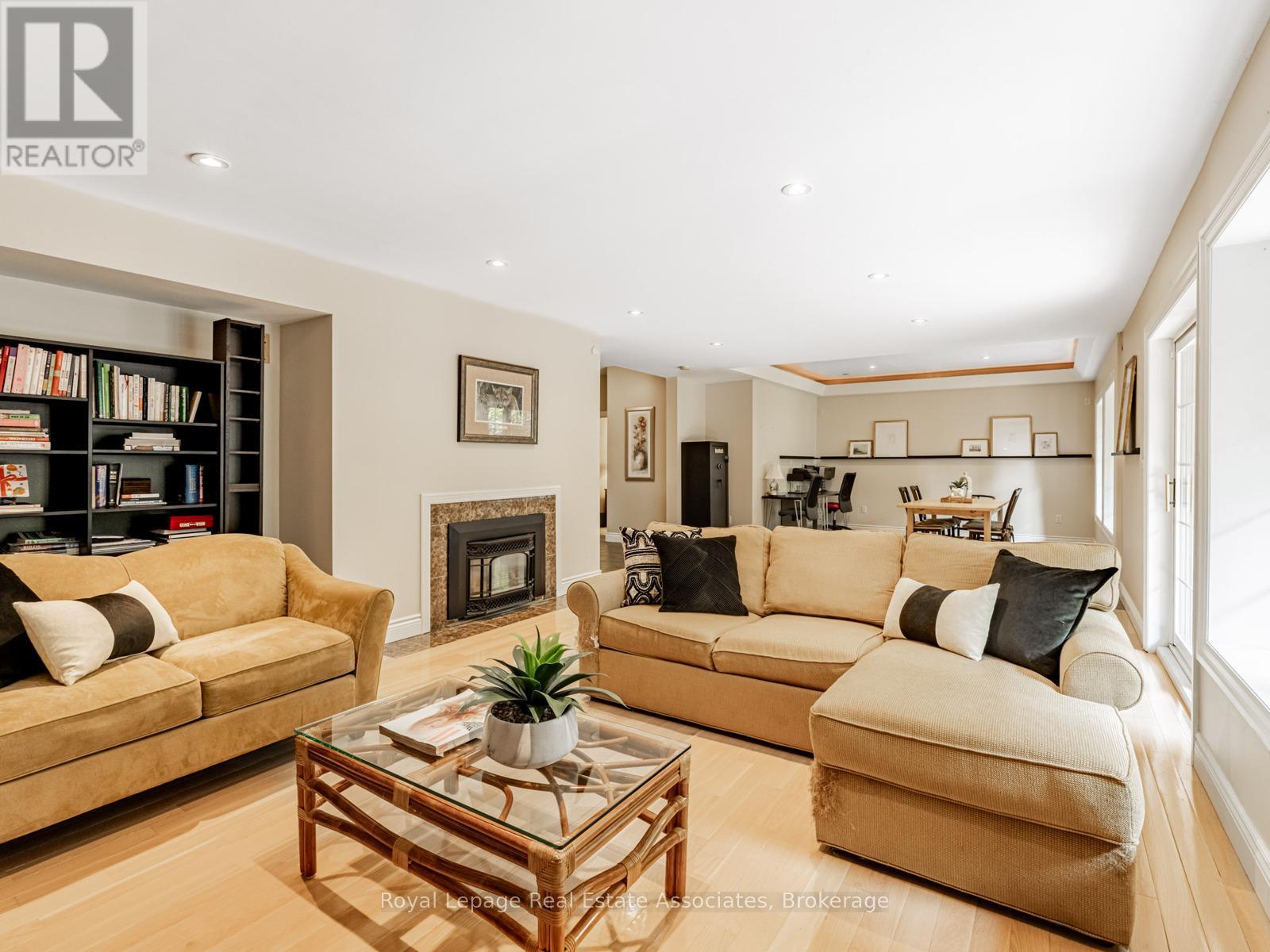 Photo 24 of 1046 Springhill Drive, Mississauga ON