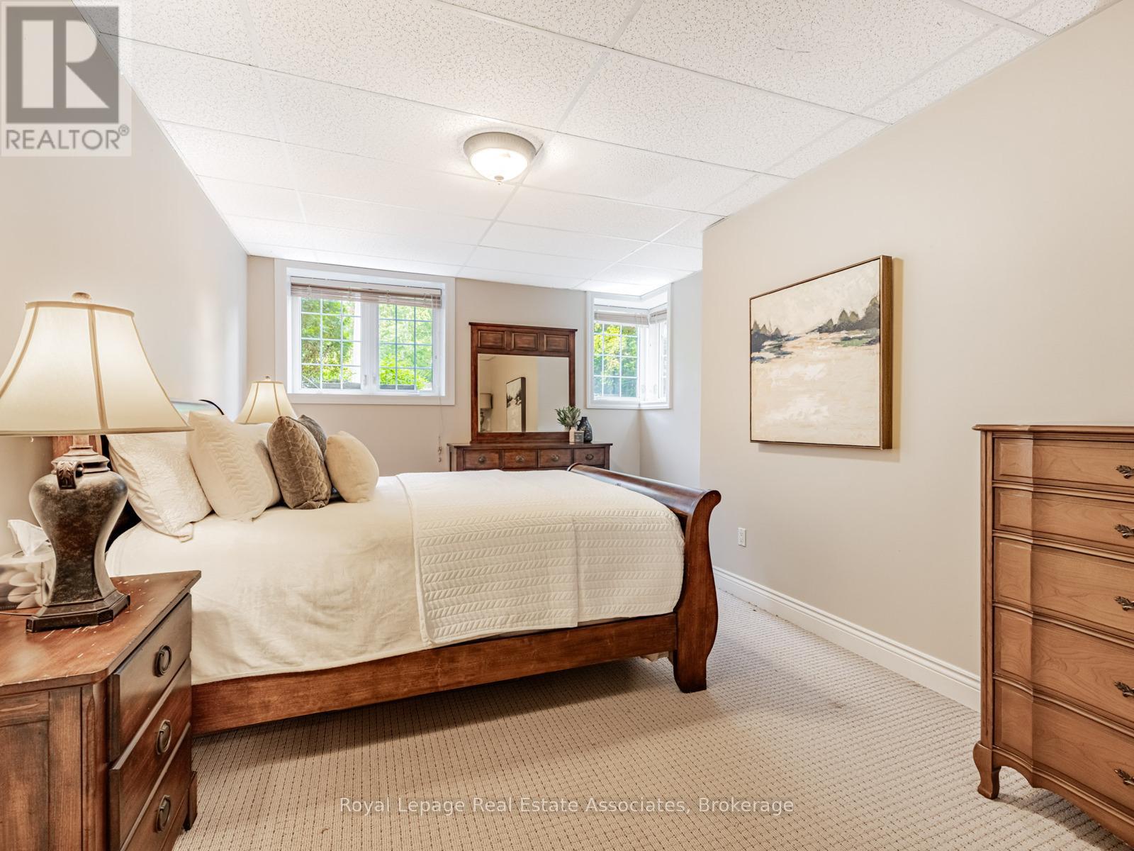 Photo 27 of 1046 Springhill Drive, Mississauga ON