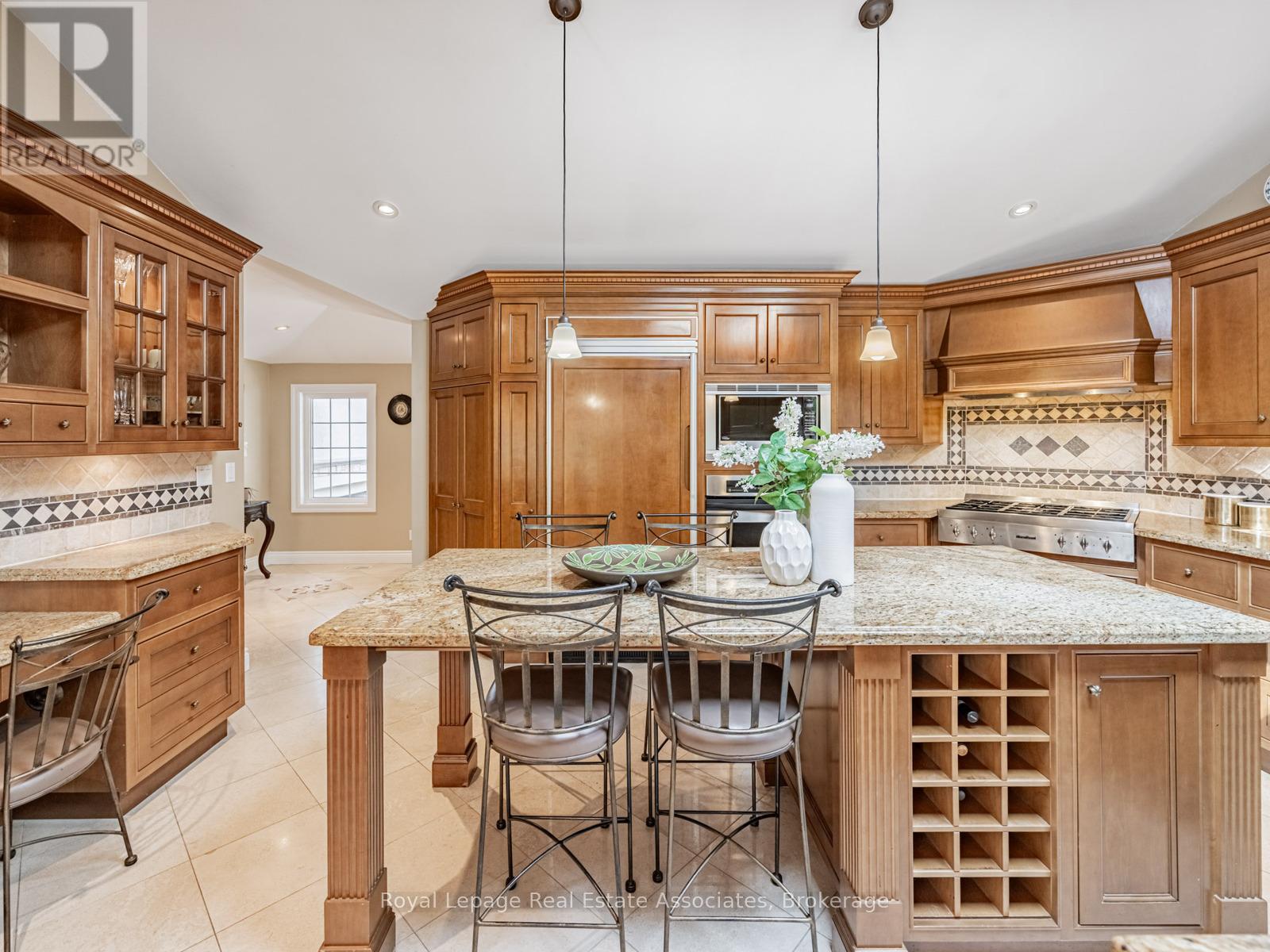 Photo 6 of 1046 Springhill Drive, Mississauga ON