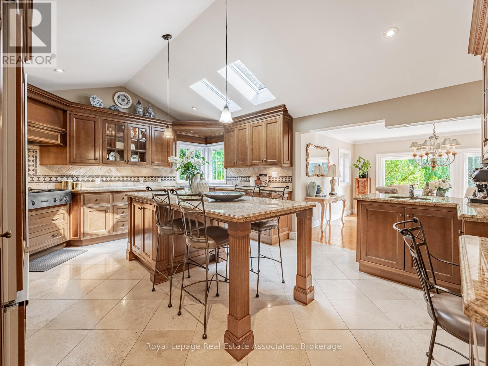 Photo 7 of 1046 Springhill Drive, Mississauga ON